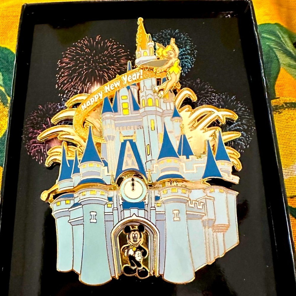 WDW - Happy New Year 2006 Cinderella's Castle Jumbo Hinged LE 1000
